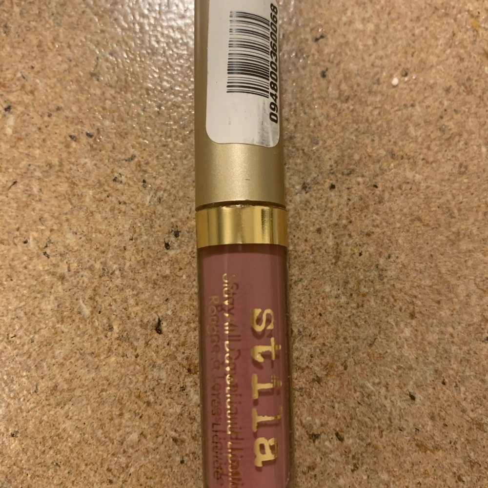 I🌸New🌸 Travel size Stila all day liquid lipstick in Baca. Difficult to find.